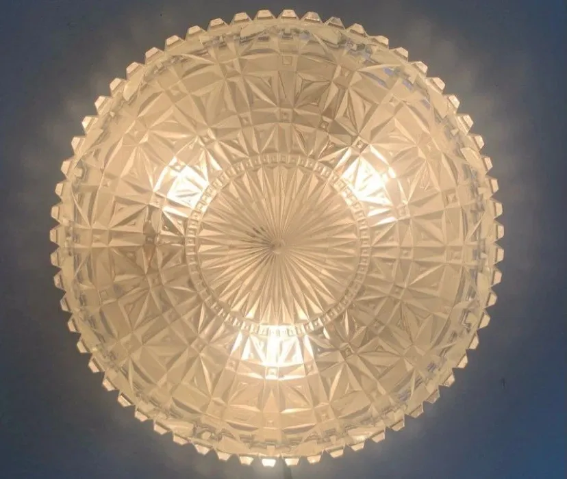 Plafonnier en verre pressé 1950/60