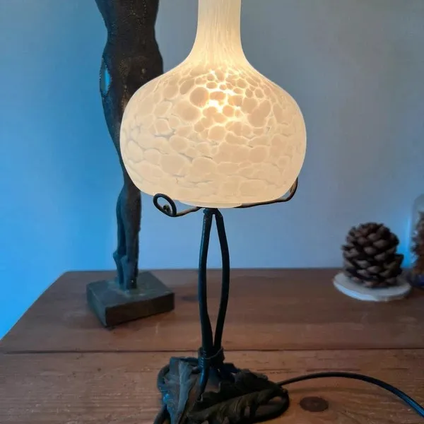 Lampe à poser art déco fer forgé pâte de verre 1930