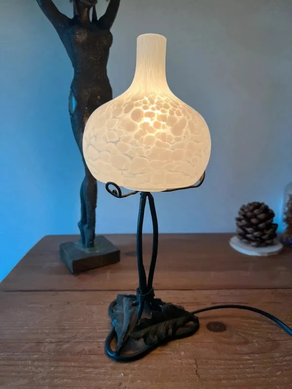 Lampe à poser art déco fer forgé pâte de verre 1930