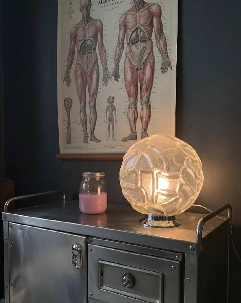 Globe Hillebrand en verre ambré 1960