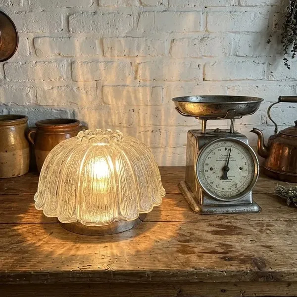 Plafonnier en verre pressé années 70