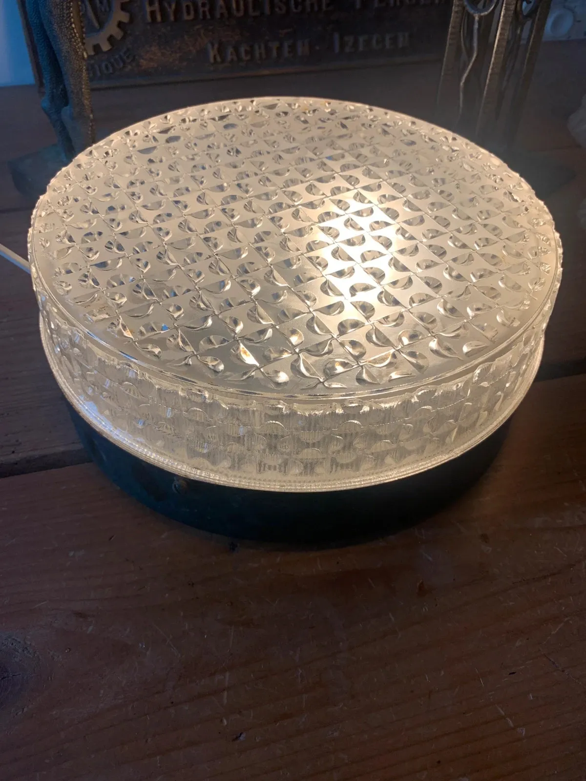 Plafonnier Megal en verre prismatique 1960/65 — vue 2