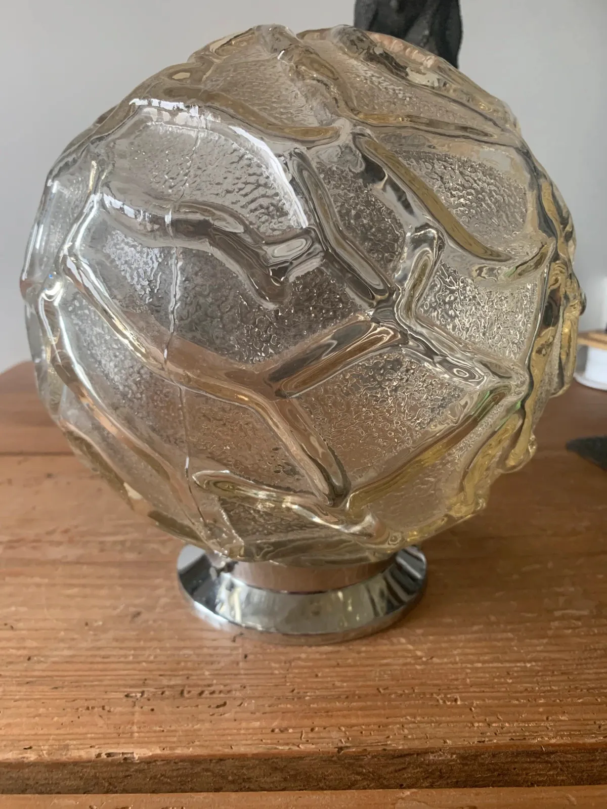 Globe Hillebrand en verre ambré 1960 — vue 2