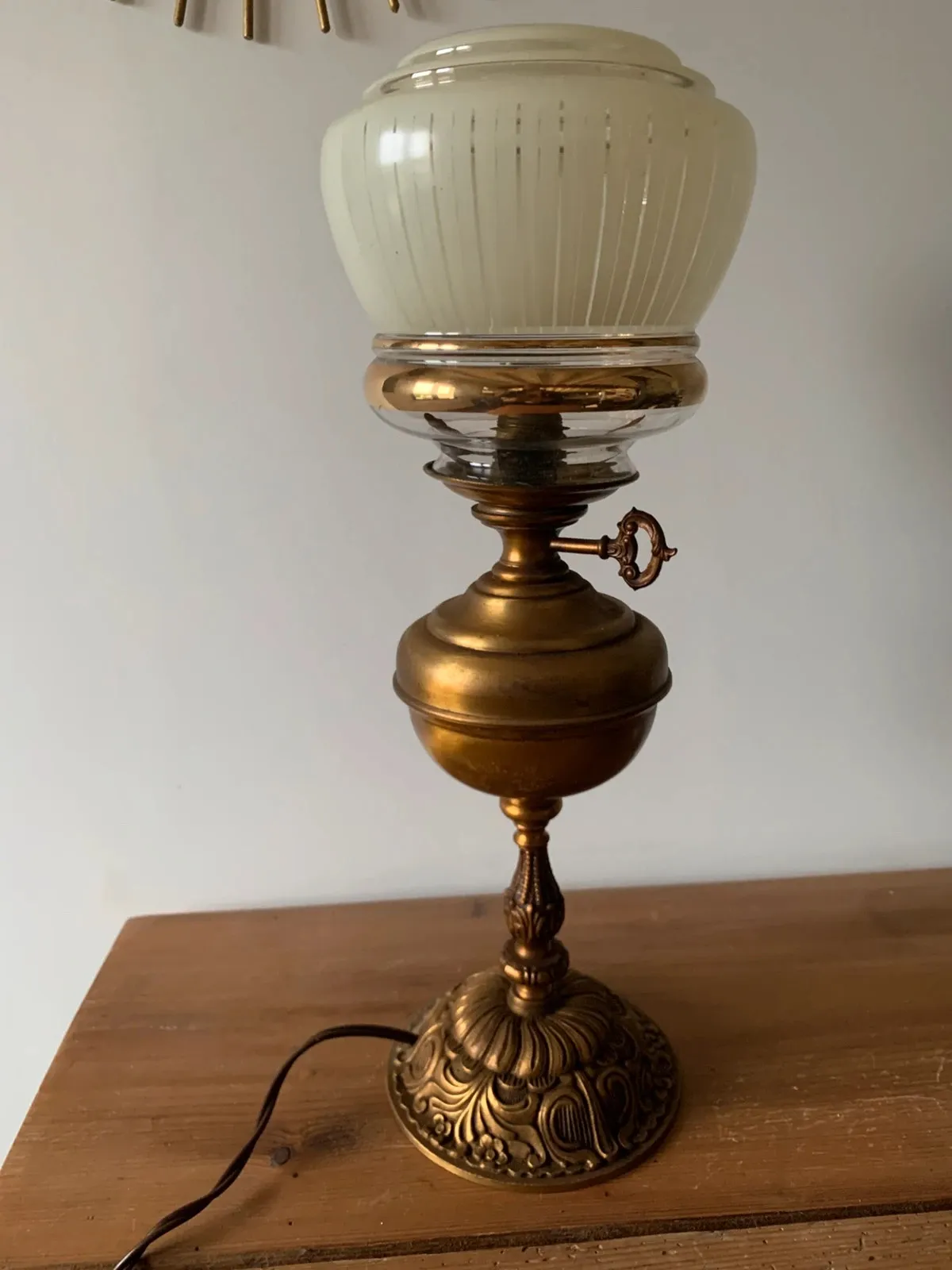 Lampe à poser pied laiton années 50 — vue 2
