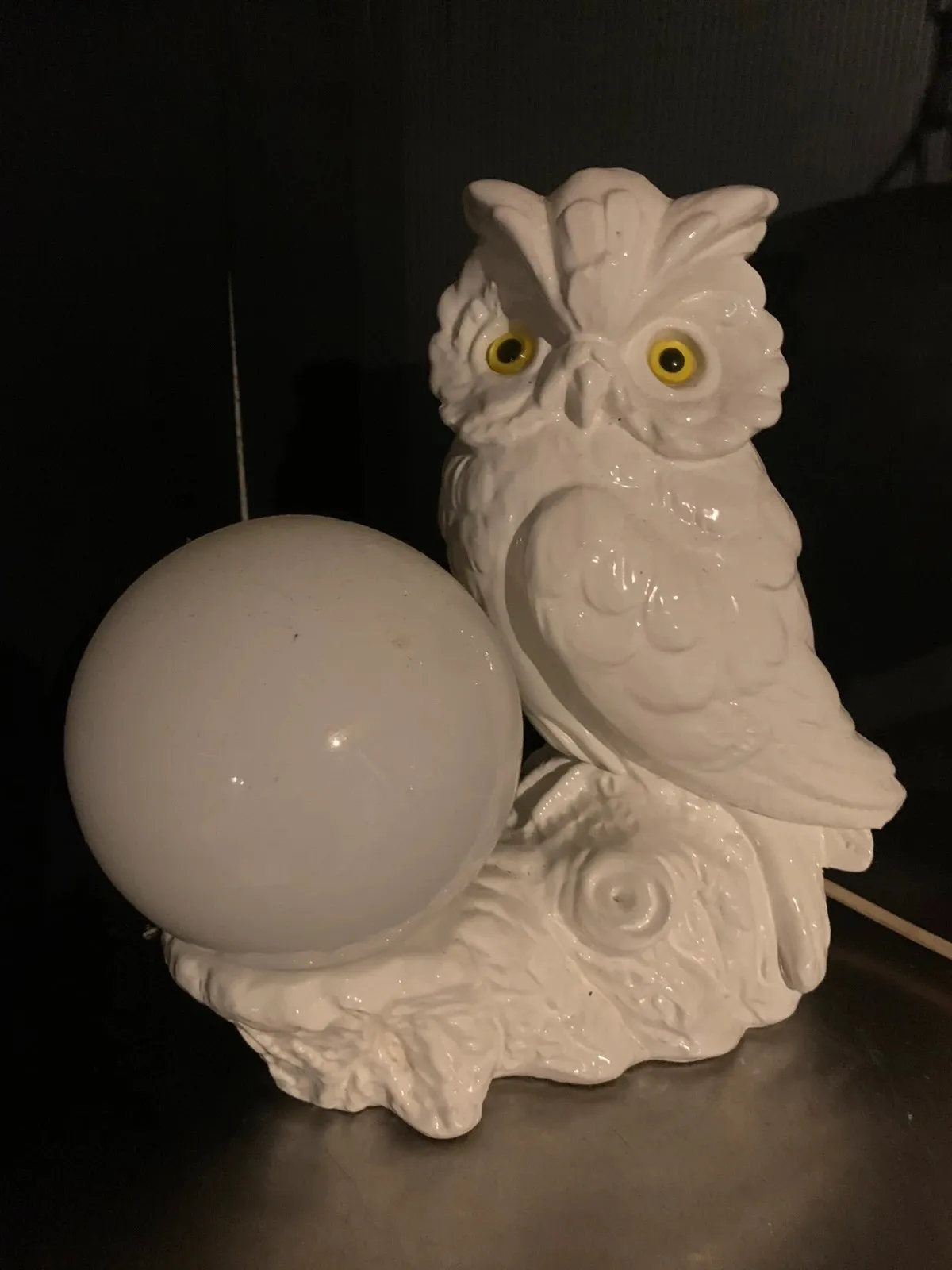 Lampe à poser hibou en porcelaine blanche années 80 — vue 2