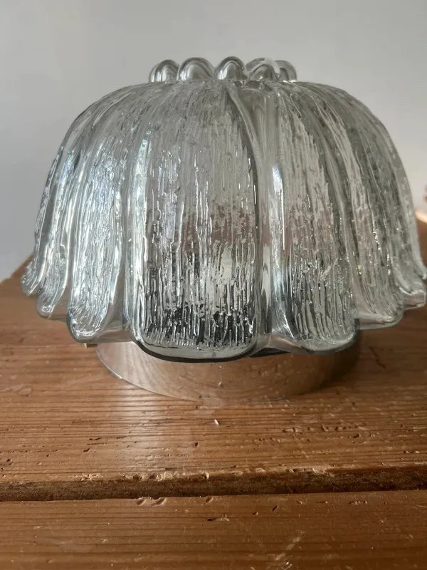 Plafonnier en verre pressé années 70 — vue 3