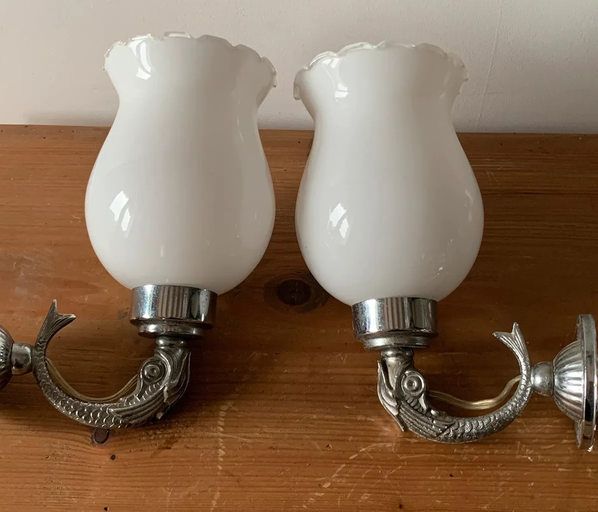 Paire d'appliques poissons chromées à tulipe opaline 1960 — vue 3