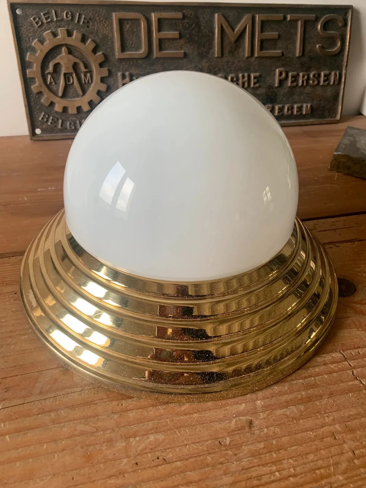 Lampe à poser opaline et laiton Massive 1970/80 — vue 3