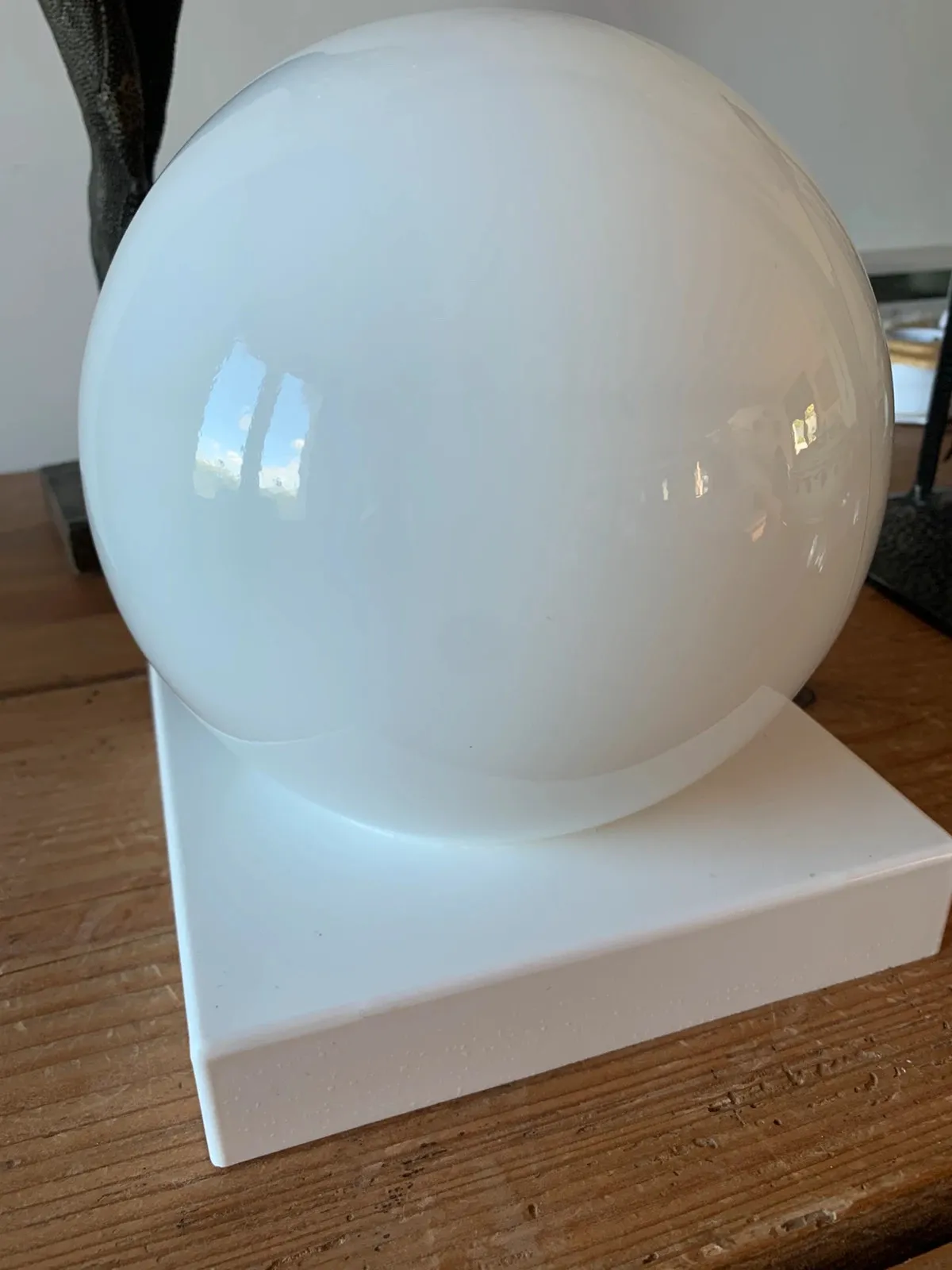Lampe à poser bakélite et opaline années 70 — vue 3