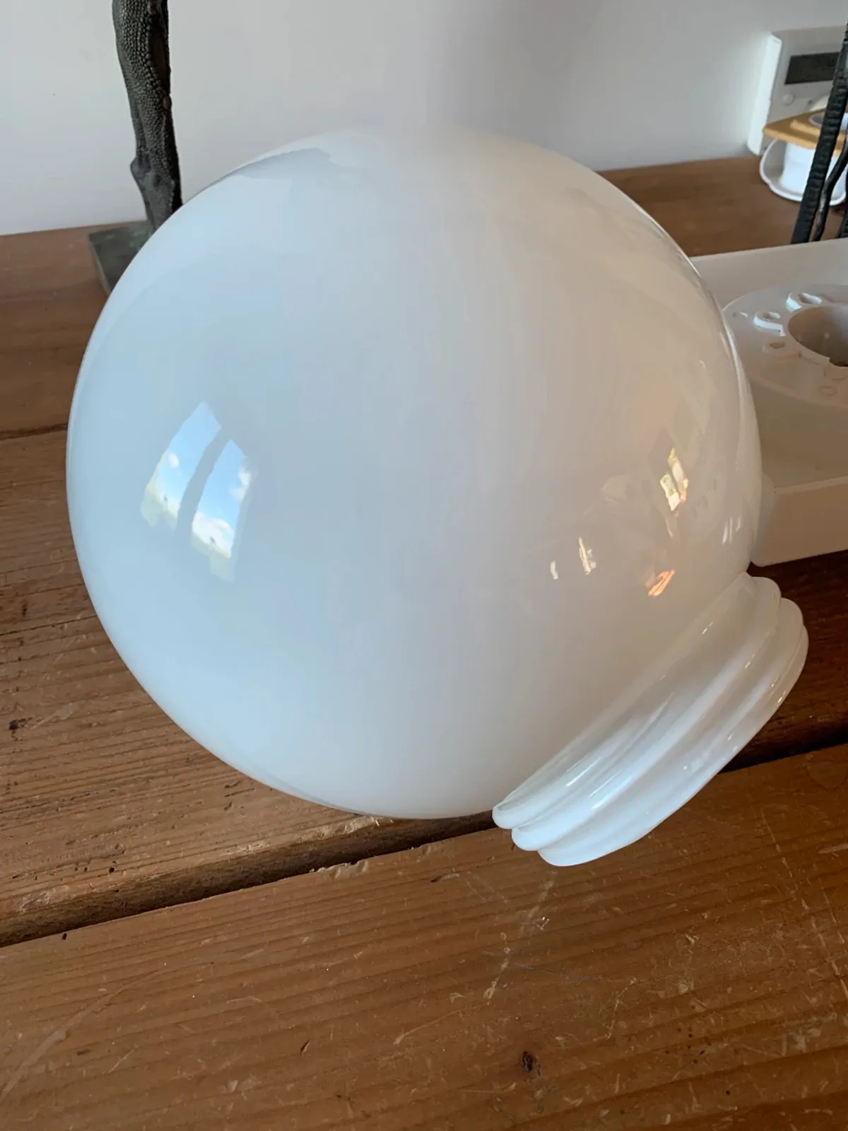 Lampe à poser bakélite et opaline années 70 — vue 4
