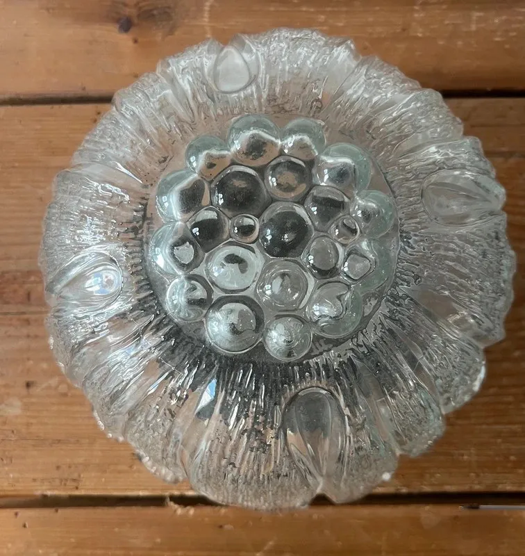 Plafonnier en verre pressé années 70 — vue 4
