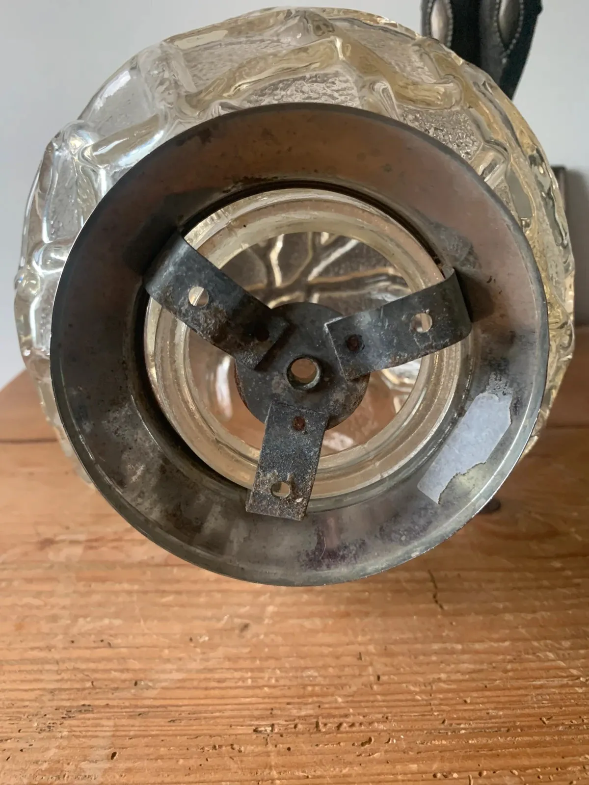 Globe Hillebrand en verre ambré 1960 — vue 4