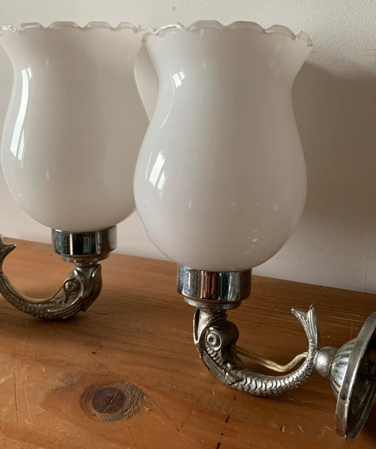 Paire d'appliques poissons chromées à tulipe opaline 1960 — vue 4