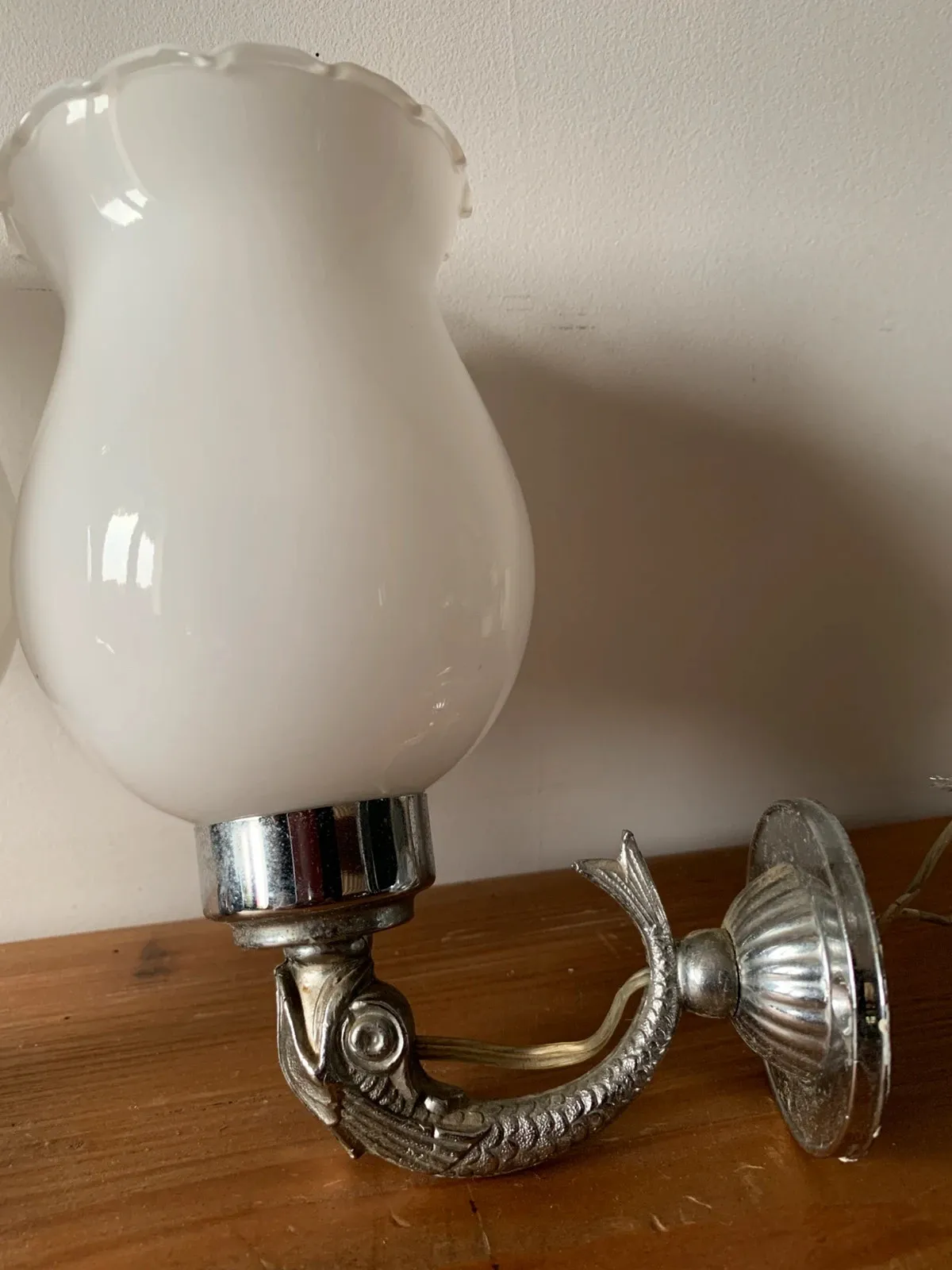 Paire d'appliques poissons chromées à tulipe opaline 1960 — vue 5