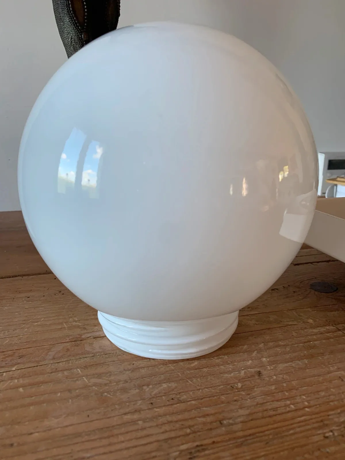 Lampe à poser bakélite et opaline années 70 — vue 5