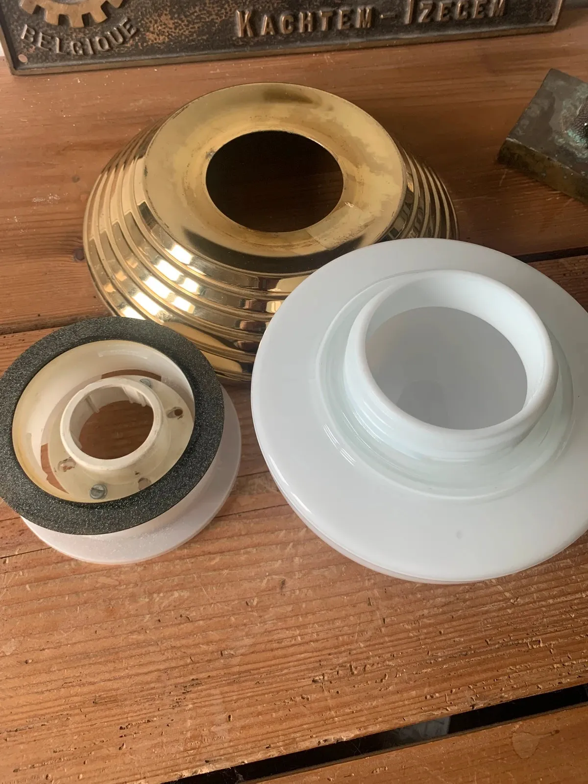 Lampe à poser opaline et laiton Massive 1970/80 — vue 6