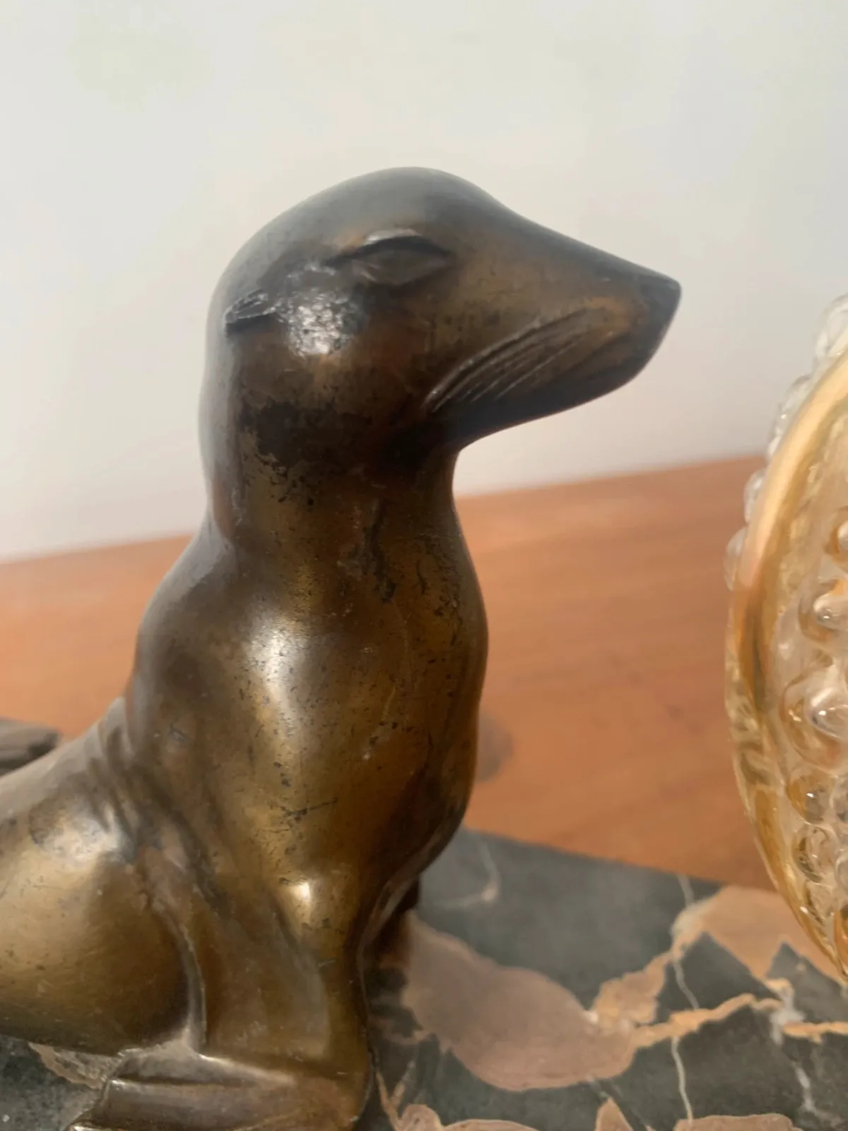 Lampe à poser art déco otarie en régule et globe oursin Helena Tynell — vue 6
