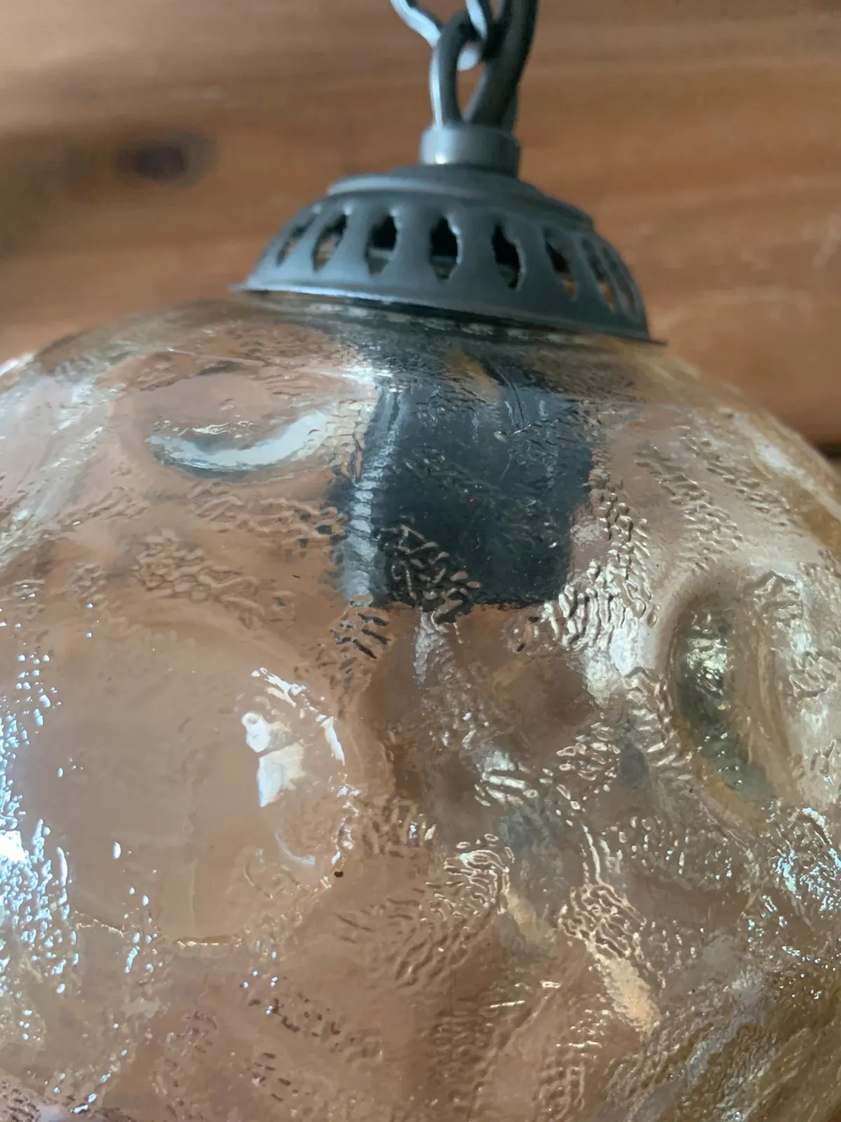 Globe verre pressé ambré 1970 — vue 6